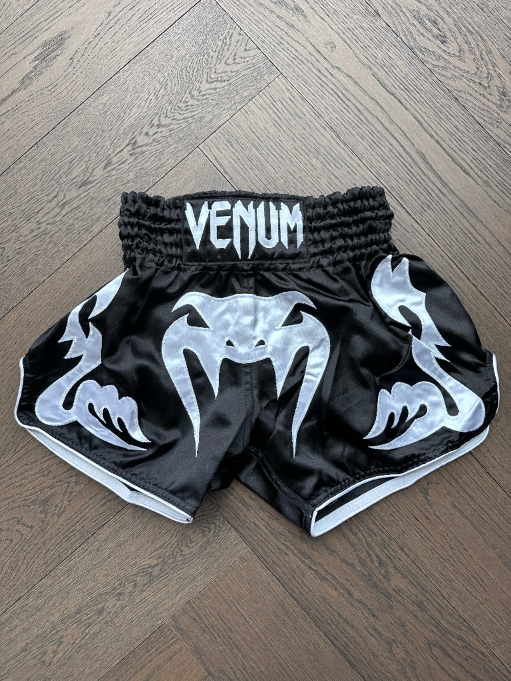 Venum Giant Muay Thai Boxing Black & White Satin - S